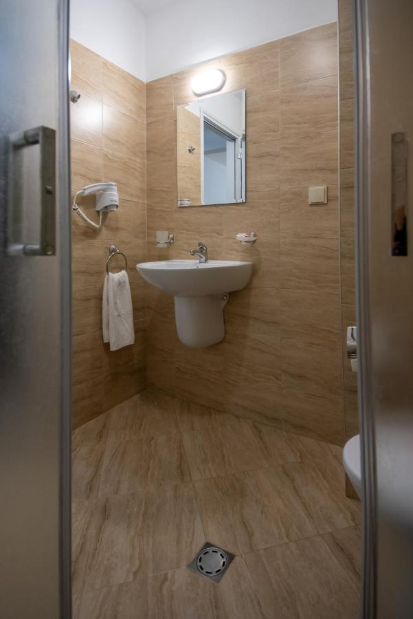 Ariana Hotel Kiten  Kültér fotó